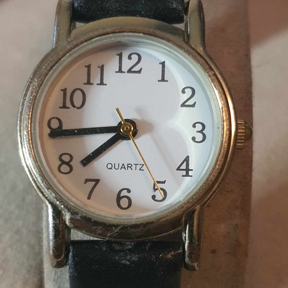 🦋10/$20🦋 RTG 4WS Silver/White Leather Women's Watch - Picture 1 of 4